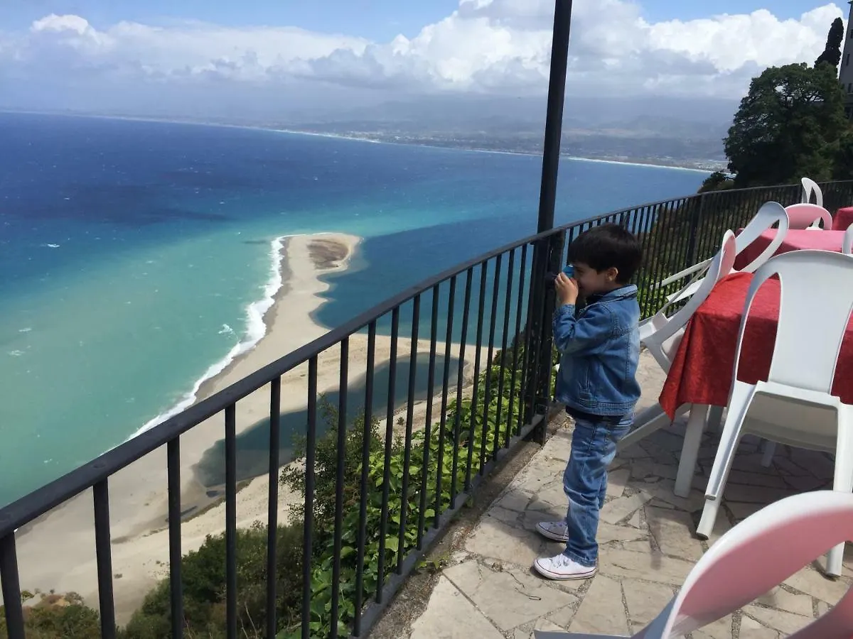 Apartment Xenia Mongiove Ιταλία
